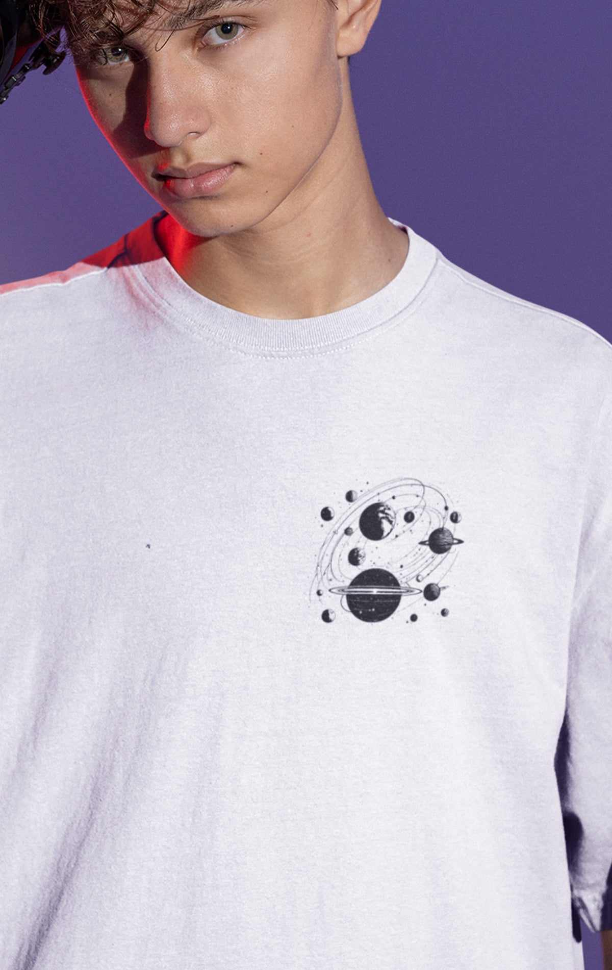 Front view of OiPatrao x Bisquote oversized 100% cotton streetwear T-shirt, showcasing the premium fabric and stylish fit