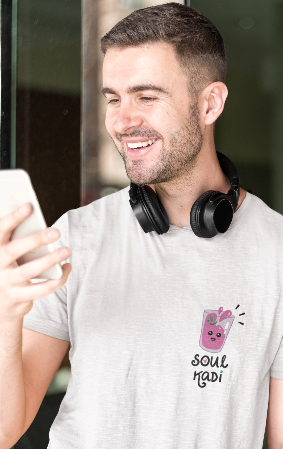 The famous Goan kokum solkadi is prepared in two ways: with and without coconut milk, being kokum (sol) as the main ingredient. They are both served as an appetizer or served as a drink at the end of every Goan meal.